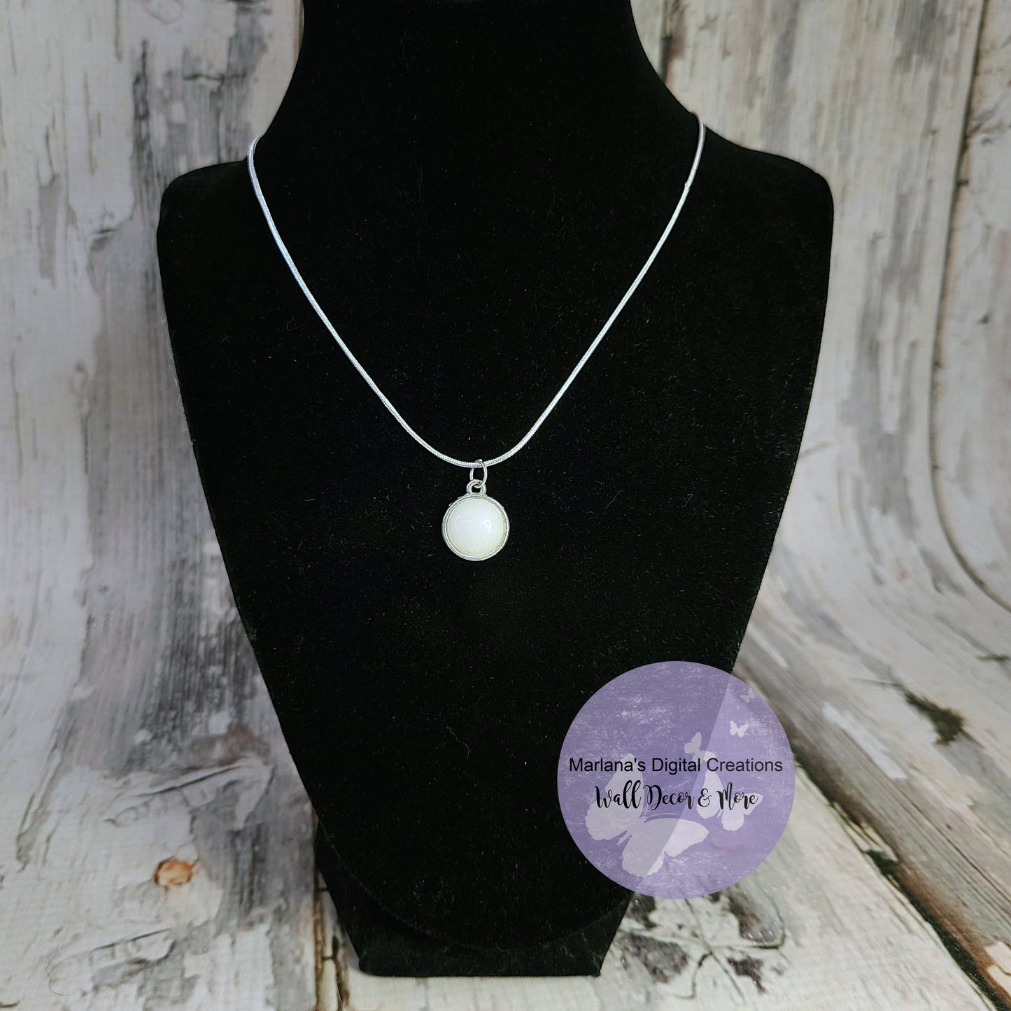 White Crystal Stone Carbochon Necklace